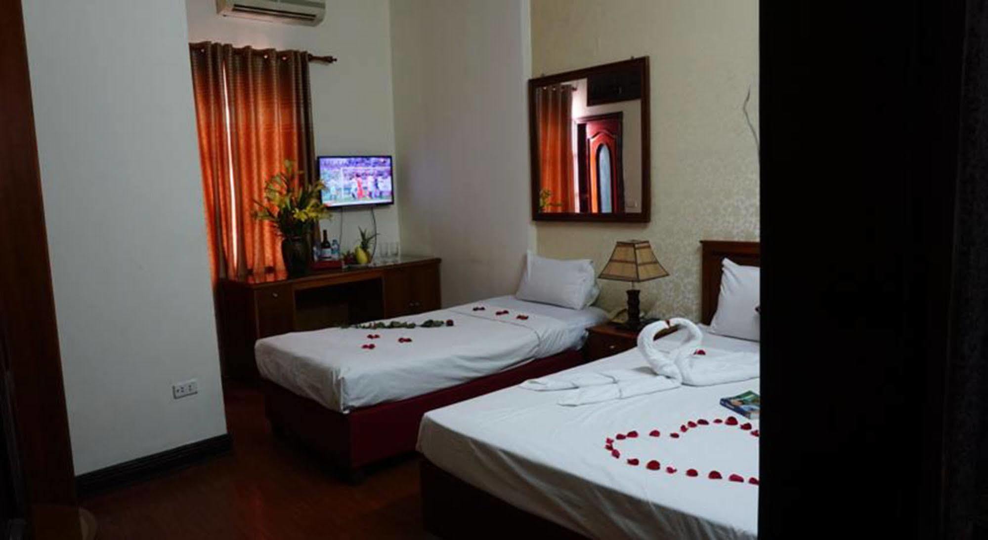 Hanoi Golden Moon Guest House & Travel Екстер'єр фото