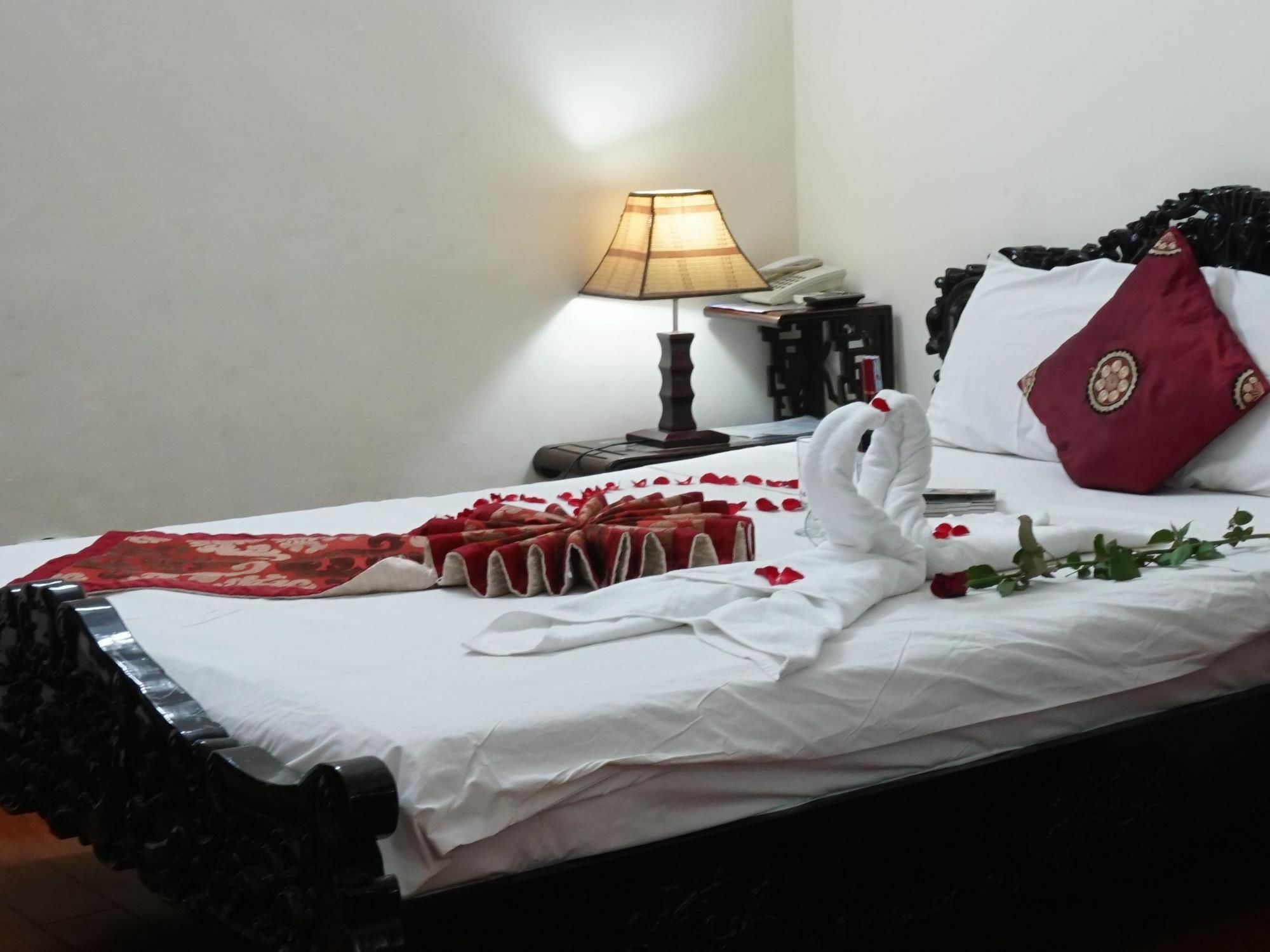 Hanoi Golden Moon Guest House & Travel Екстер'єр фото